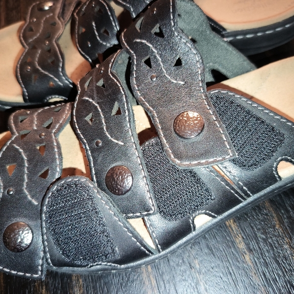 Clark's Collection Leather Cut out Velcro Strap Sandals Black Size 8M - Picture 15 of 16